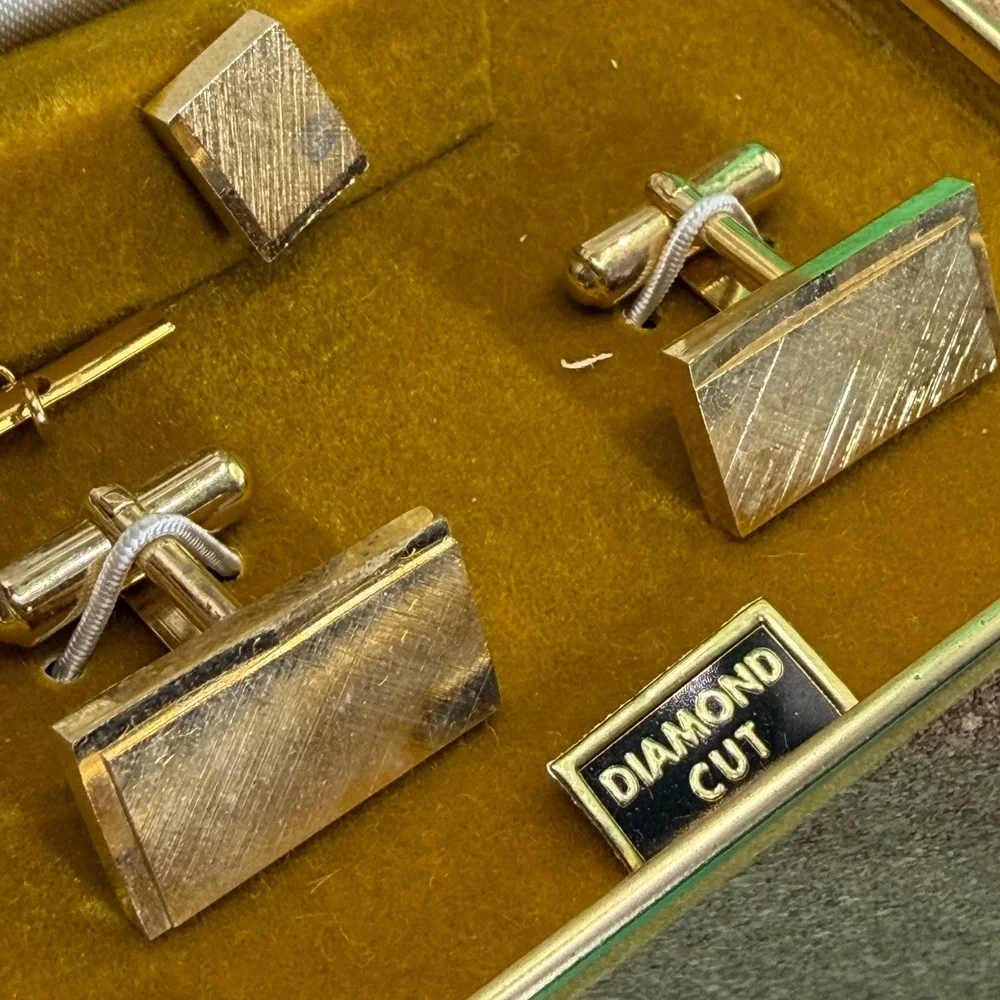 VTG 1970s Gold-toned Diamond Cut Cufflinks Tie Tack Bar Set Mens Textured Formal